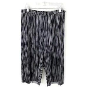 Coco's CloZet Black White Vertical Stripe Pullon Modest Deck Shorts Womens 2X